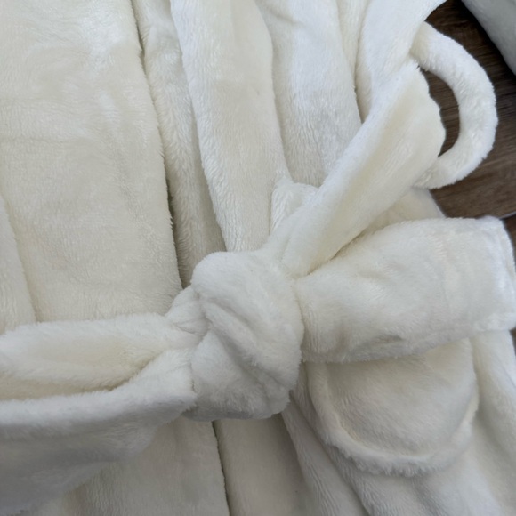 Pottery Barn Kids Cozy Cream Hooded Bathrobe - Picture 3 of 8